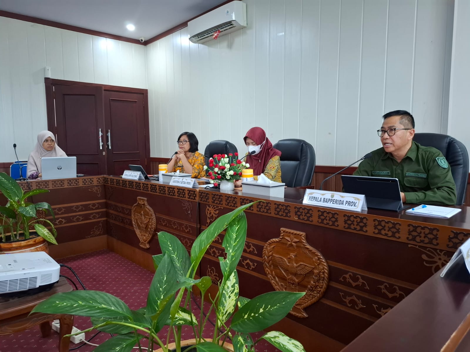 Kepala BAPPERIDA Kalteng Hadiri Rapat Strategis Pertumbuhan Ekonomi 2025