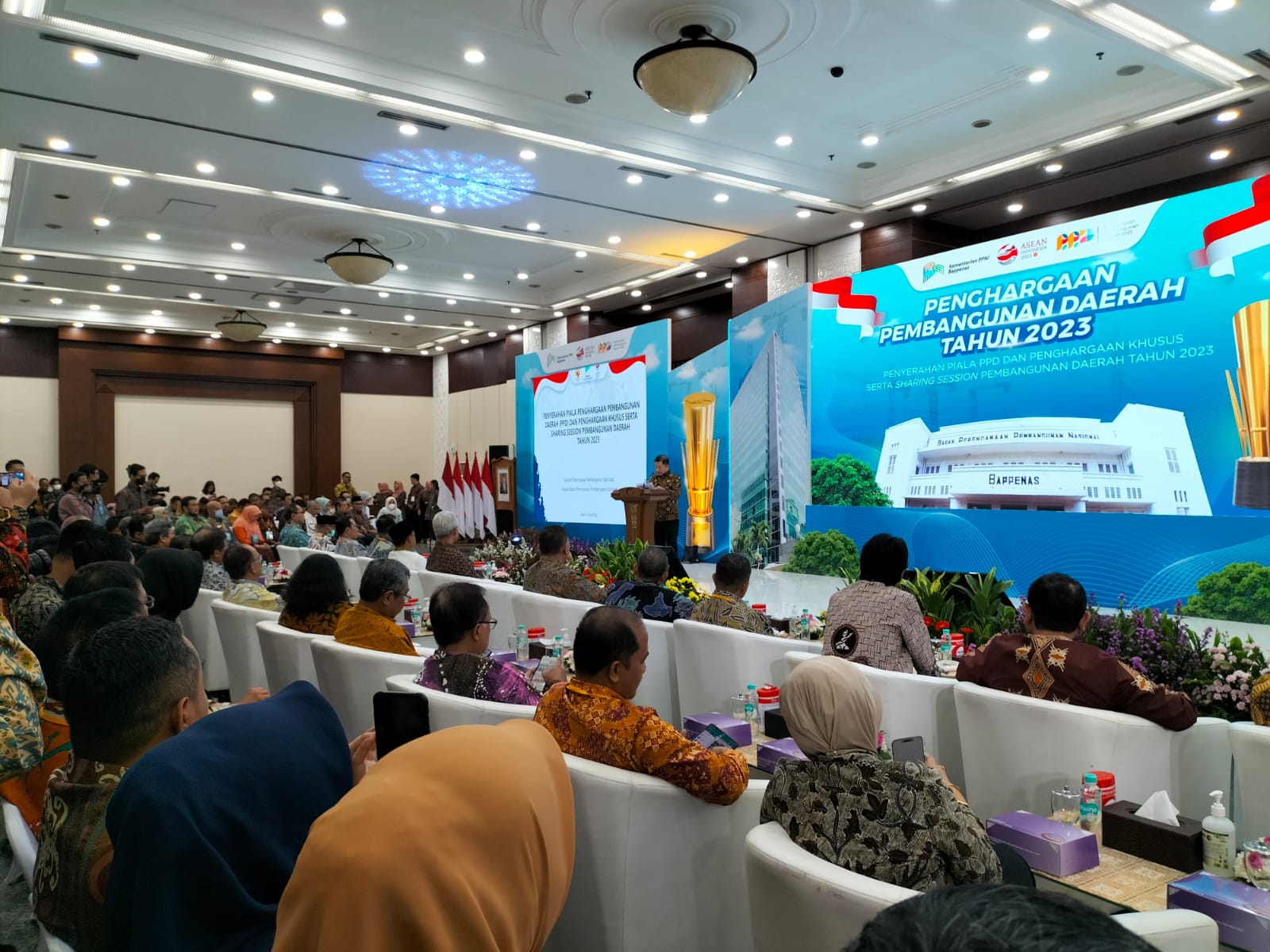 Kepala Bappedalitang Prov. Kalteng Hadiri Penyerahan Piala PPD dan penghargaan Khusus serta Sharing Session Pembangunan Daerah Tahun 2023