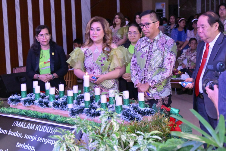 Kepala Bapperida Kalteng Hadiri Natal Flo Go Tours & Travel Ministry