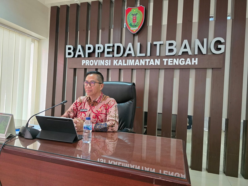 Kepala Bapperida Prov. Kalteng Sampaikan Sambutan dalam Orientasi Penyusunan RKPD Kotawaringin Barat 2026 Secara Daring 